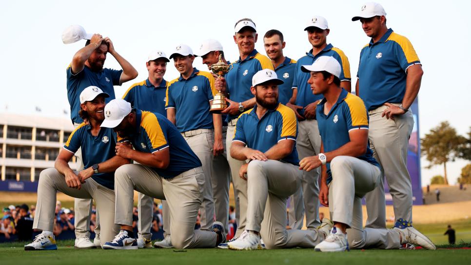 ROME, ITALY - OCTOBER 01: Team Europe prepare to pose for a photo with the Ryder Cup following the Sunday singles matches of the 2023 Ryder Cup at Marco Simone Golf Club on October 01, 2023 in Rome, Italy. (Photo by Naomi Baker/Getty Images)